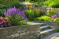 Hanggarten gestalten – Ideen und Tipps für Ihren Garten ...