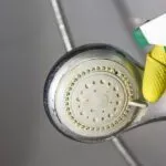 Duschkopf entkalken reinigen tipps