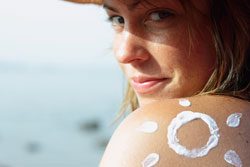 © Benicce - Fotolia.com Cremen Sie sich immer gut ein
