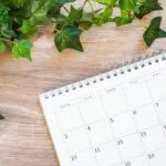 Standard-Kalender liegt auf dem Tisch.