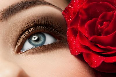 © malyugin - Fotolia.com Gold/Goldbraun passt gut zu blauen Augen