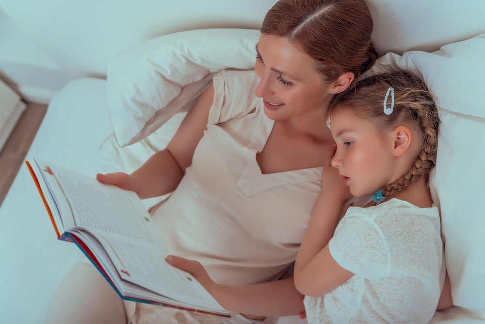 Kinder vorlesen lesen abends