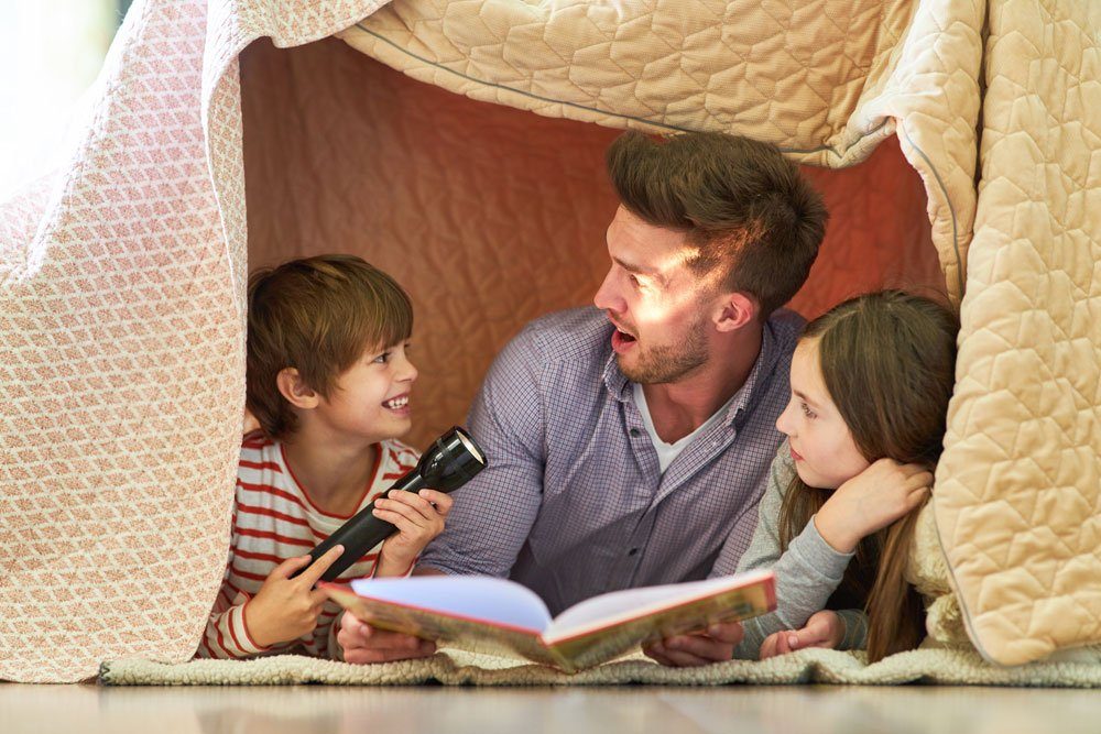 Vater vorlesen Kinder