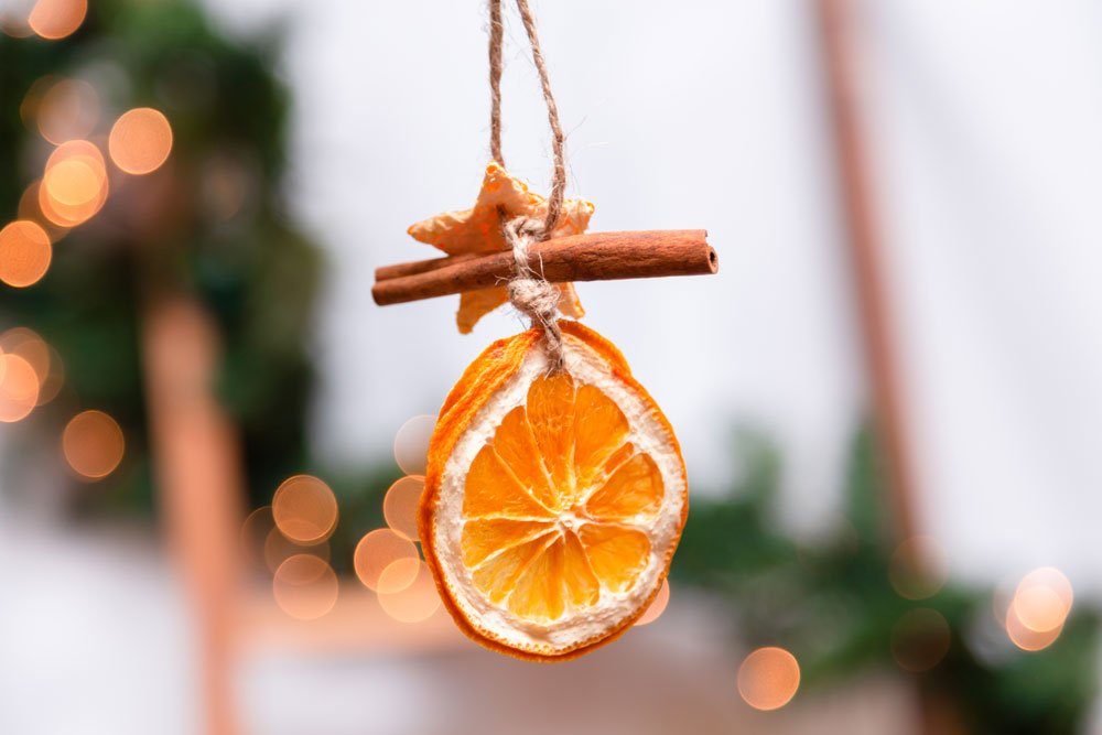 Weihnachtsdeko basteln OrangenschalenMobile