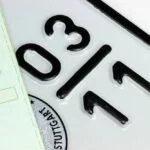 Saisonkennzeichen für Motorrad von März bis November.