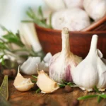 Knoblauch pressen oder schneiden?